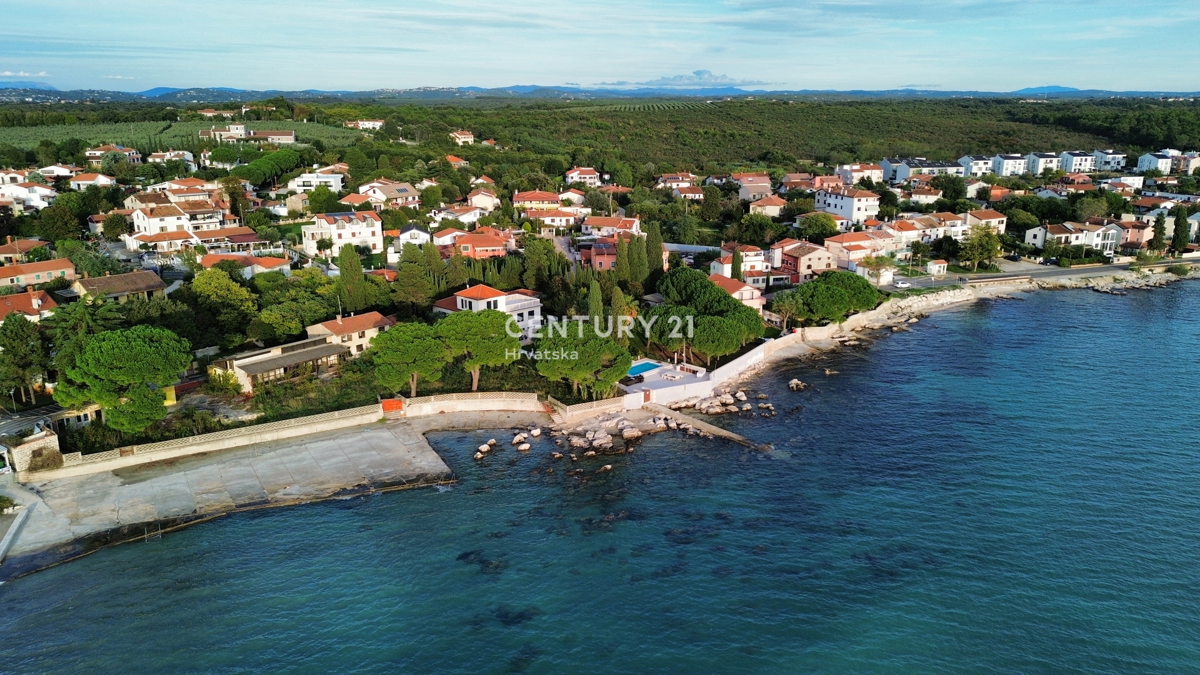 UMAG, ZAMBRATIJA, GRADBENI TEREN Z VELJAVNIM GRADBENO DOVOLJENJEM LE 250 METROV OD PLAŽE IN MORJA