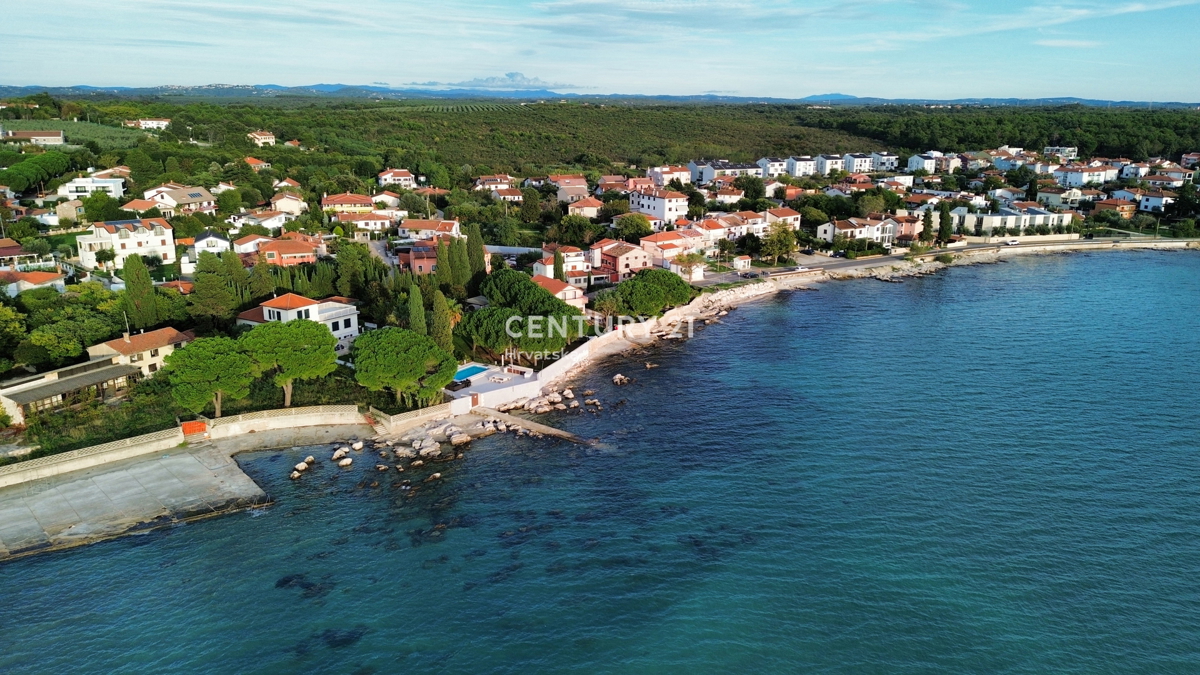 UMAG, ZAMBRATIJA, GRADBENI TEREN Z VELJAVNIM GRADBENO DOVOLJENJEM LE 250 METROV OD PLAŽE IN MORJA