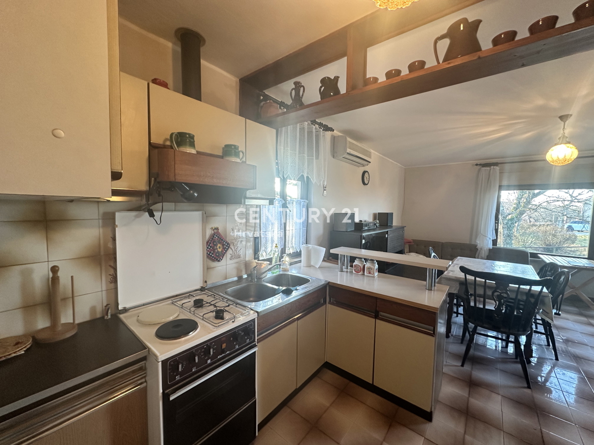 ŽMINJ, OKOLICA, HIŠA Z VELIKIM DVORIŠČEM GRADBENIŠKE NAMEMBE