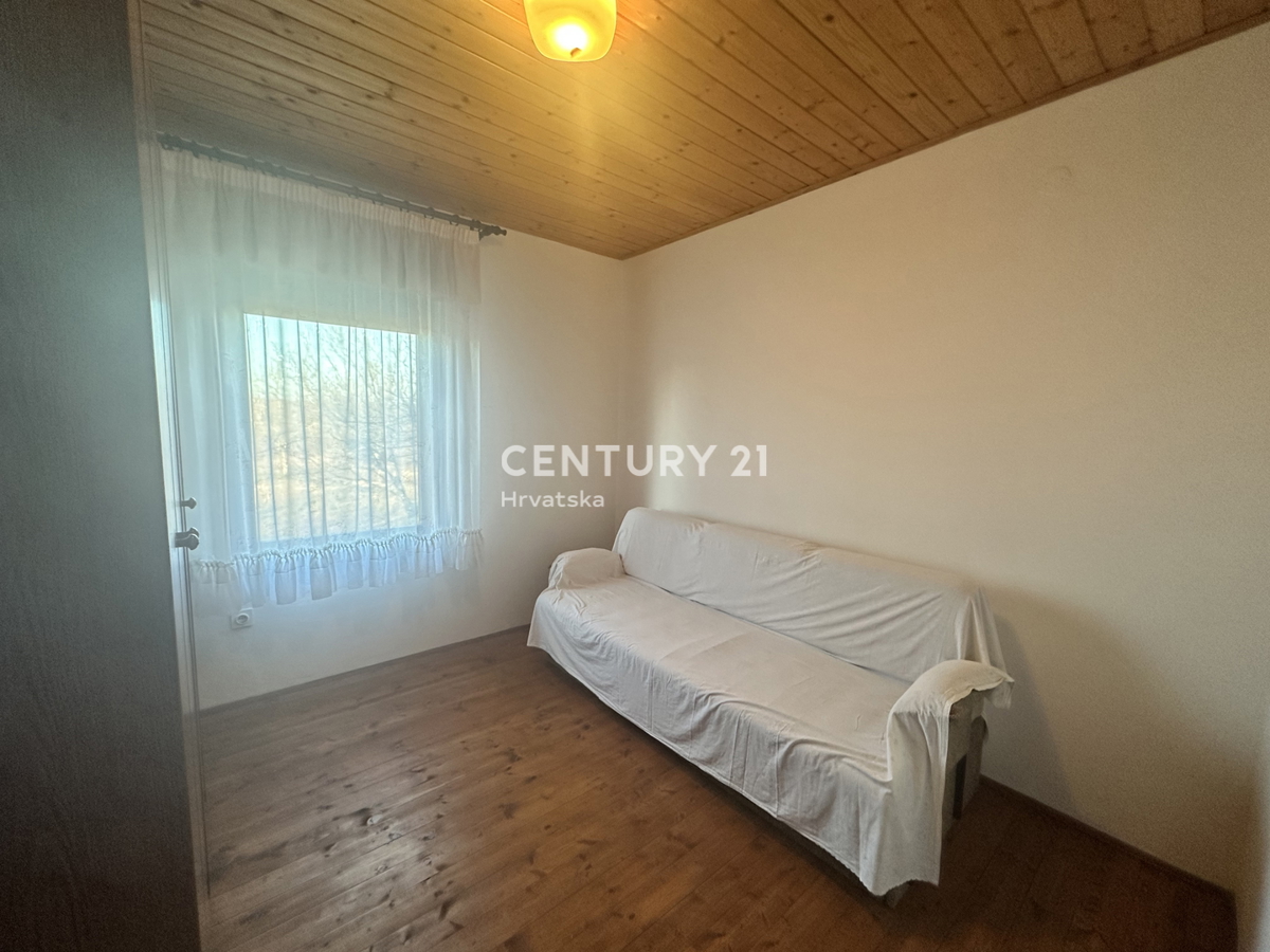 ŽMINJ, OKOLICA, HIŠA Z VELIKIM DVORIŠČEM GRADBENIŠKE NAMEMBE