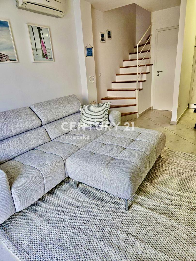 DAJLA, KARIGADOR/DAJLA, ODLIČNO STANOVANJE LE 100 METROV OD PLAŽE