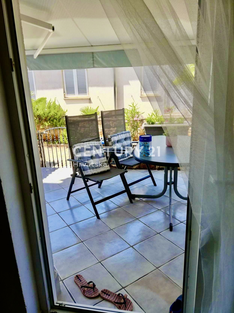 DAJLA, KARIGADOR/DAJLA, ODLIČNO STANOVANJE LE 100 METROV OD PLAŽE