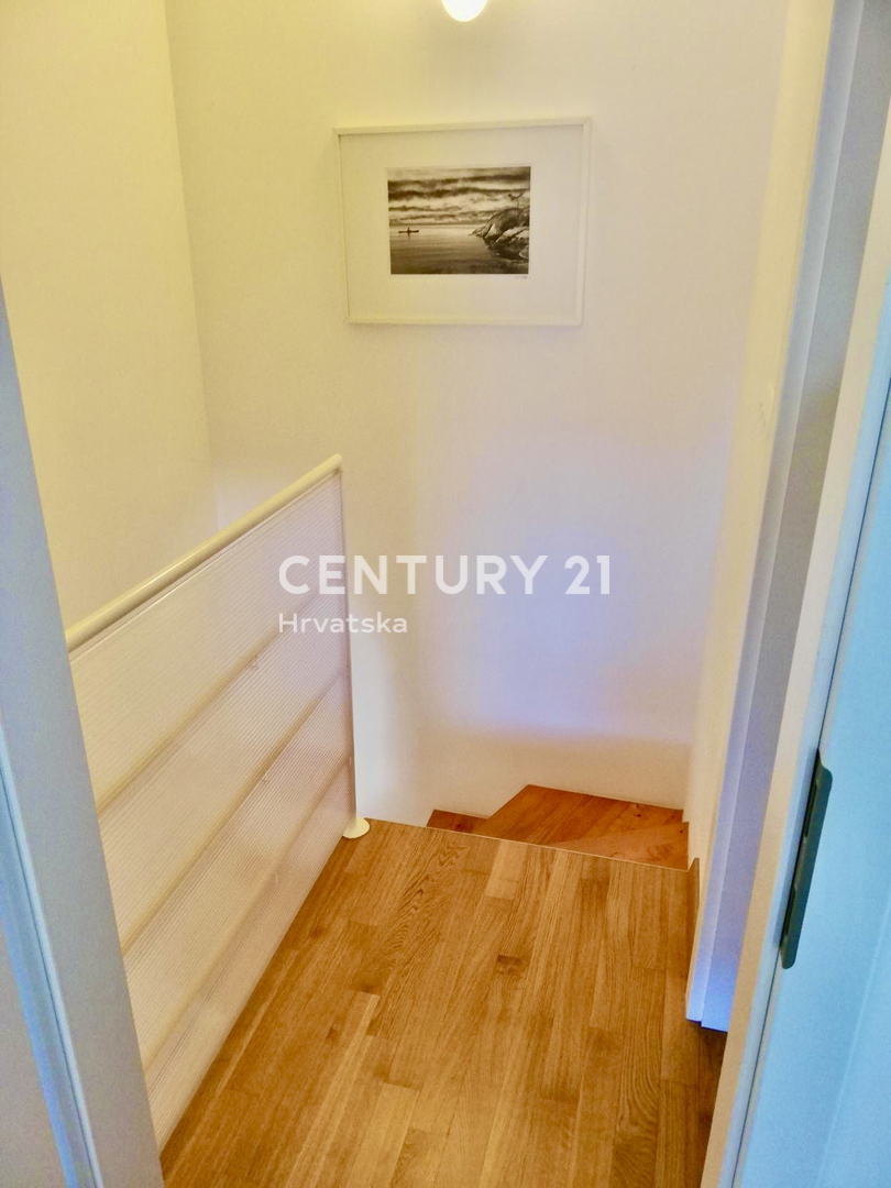 DAJLA, KARIGADOR/DAJLA, ODLIČNO STANOVANJE LE 100 METROV OD PLAŽE