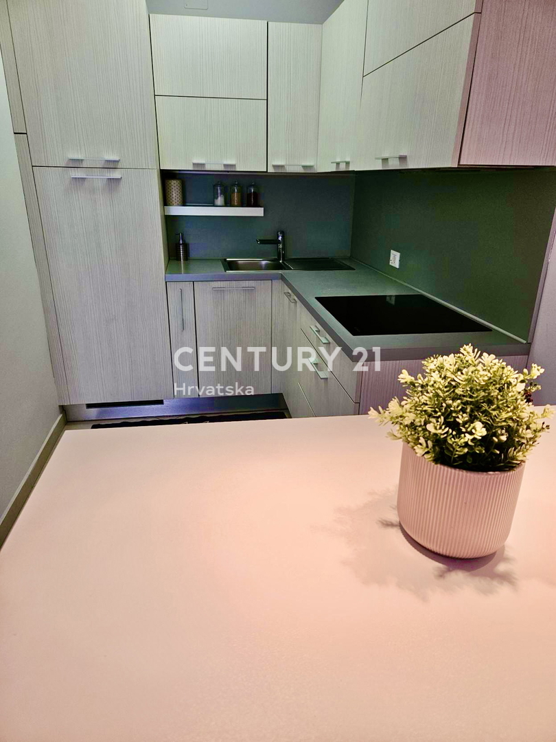 DAJLA, KARIGADOR/DAJLA, ODLIČNO STANOVANJE LE 100 METROV OD PLAŽE