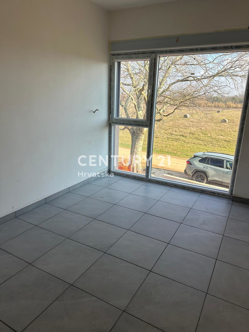 POREČ, PRODAJA SE ČETRISOBNO STANOVANJE, NOVOGRADNJA Z VELIKO STREŠNO TERASO