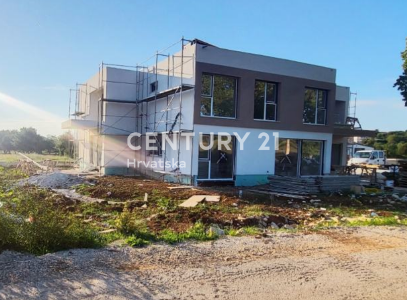 POREČ, PRODAJA SE ČETRISOBNO STANOVANJE, NOVOGRADNJA Z VELIKO STREŠNO TERASO