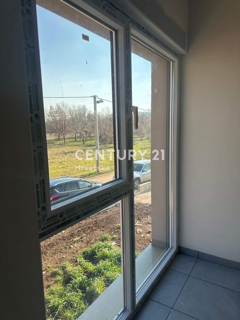 POREČ, PRODAJA SE ČETRISOBNO STANOVANJE, NOVOGRADNJA Z VELIKO STREŠNO TERASO