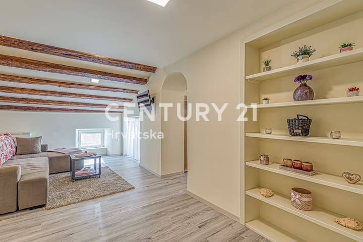 POREČ, ENOSOBNO STANOVANJE, CENTER MESTA, PRVA VRSTA OB MORJU