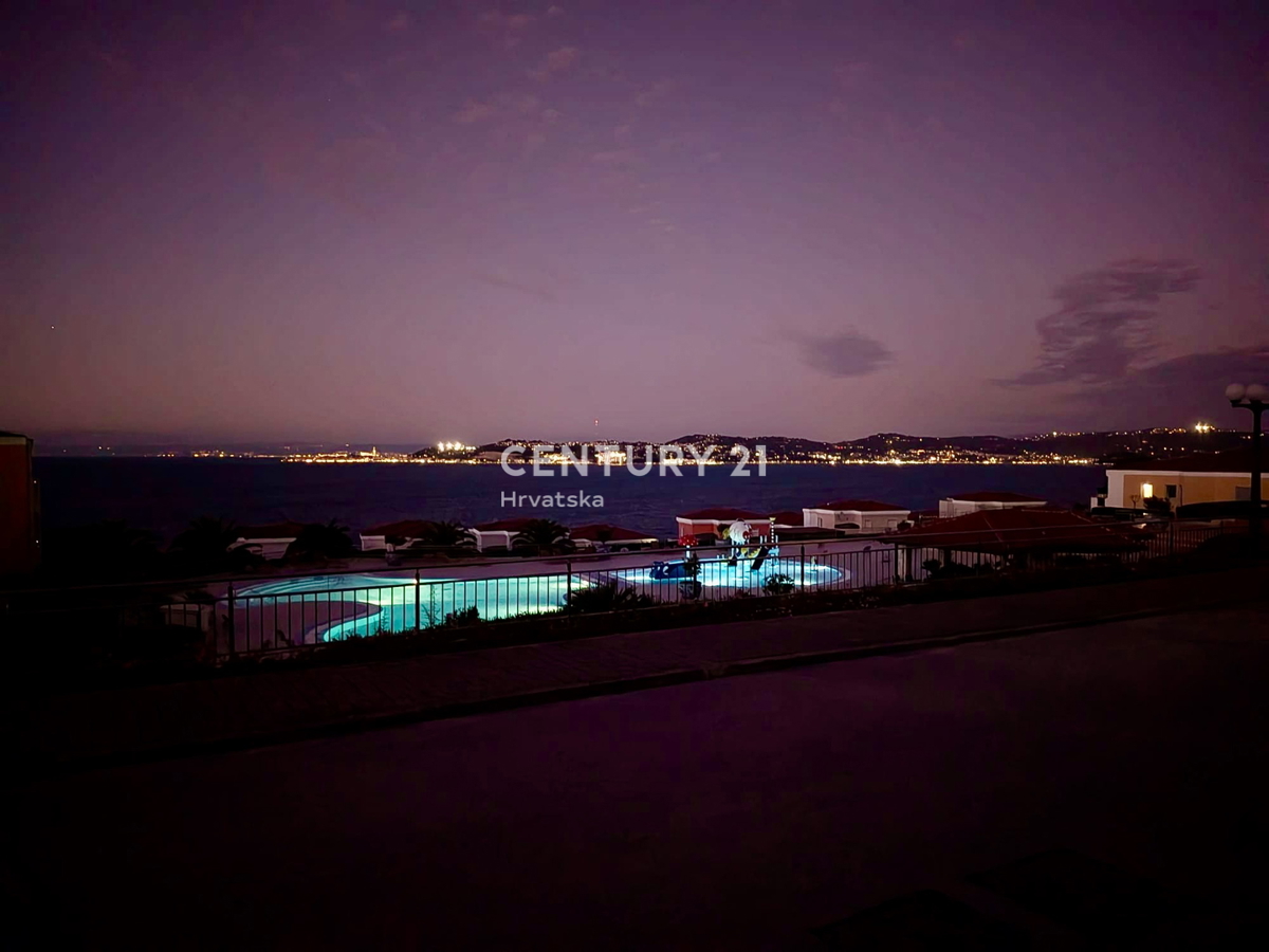 SAVUDRIJA, CRVENI VRH, ODLIČNO STANOVANJE Z ODPRTIM POGLEDOM NA MORJE