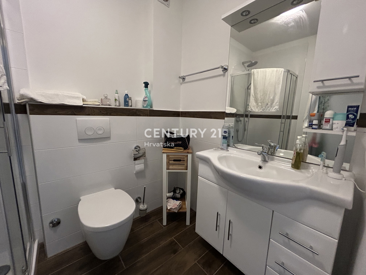 MEDULIN, VOLME, EKSKLUZIVA AGENCIJE, STAN LE 200 METROV OD MORJA IN PLAŽE