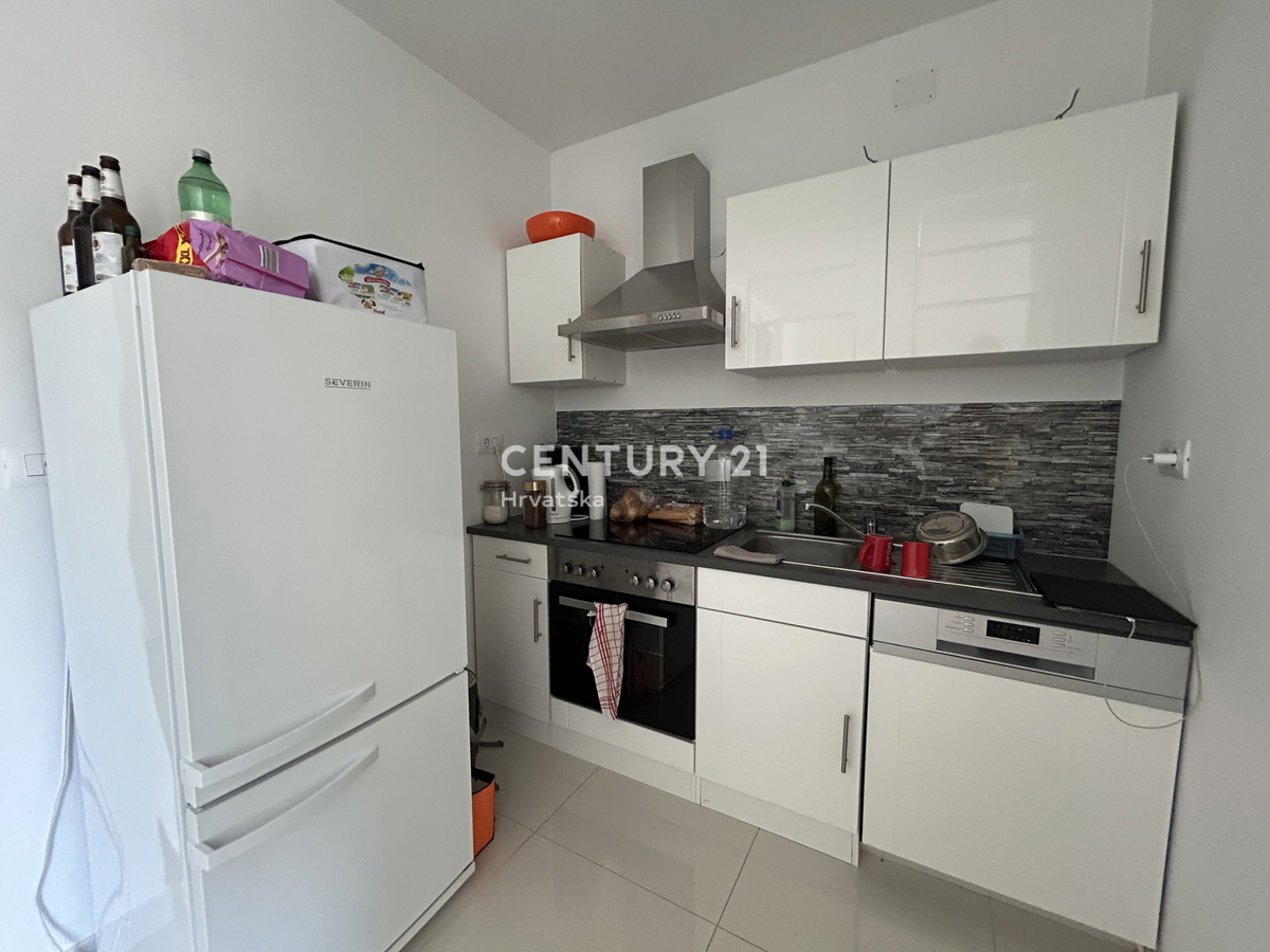 MEDULIN, VOLME, EKSKLUZIVA AGENCIJE, STAN LE 200 METROV OD MORJA IN PLAŽE