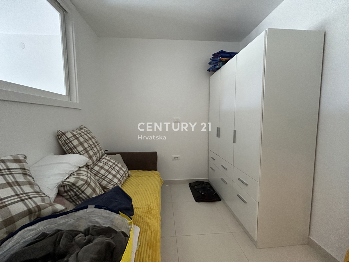 MEDULIN, VOLME, EKSKLUZIVA AGENCIJE, STAN LE 200 METROV OD MORJA IN PLAŽE