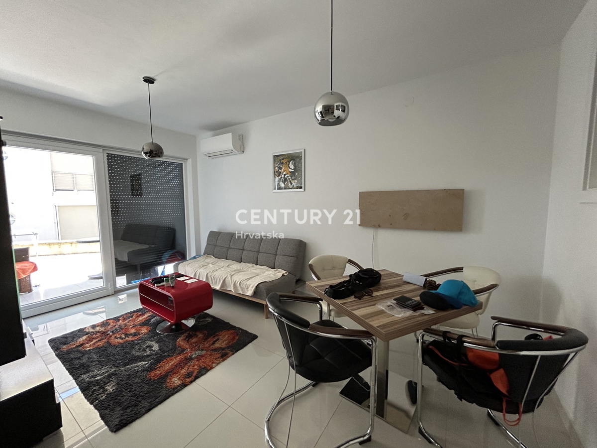 MEDULIN, VOLME, EKSKLUZIVA AGENCIJE, STAN LE 200 METROV OD MORJA IN PLAŽE