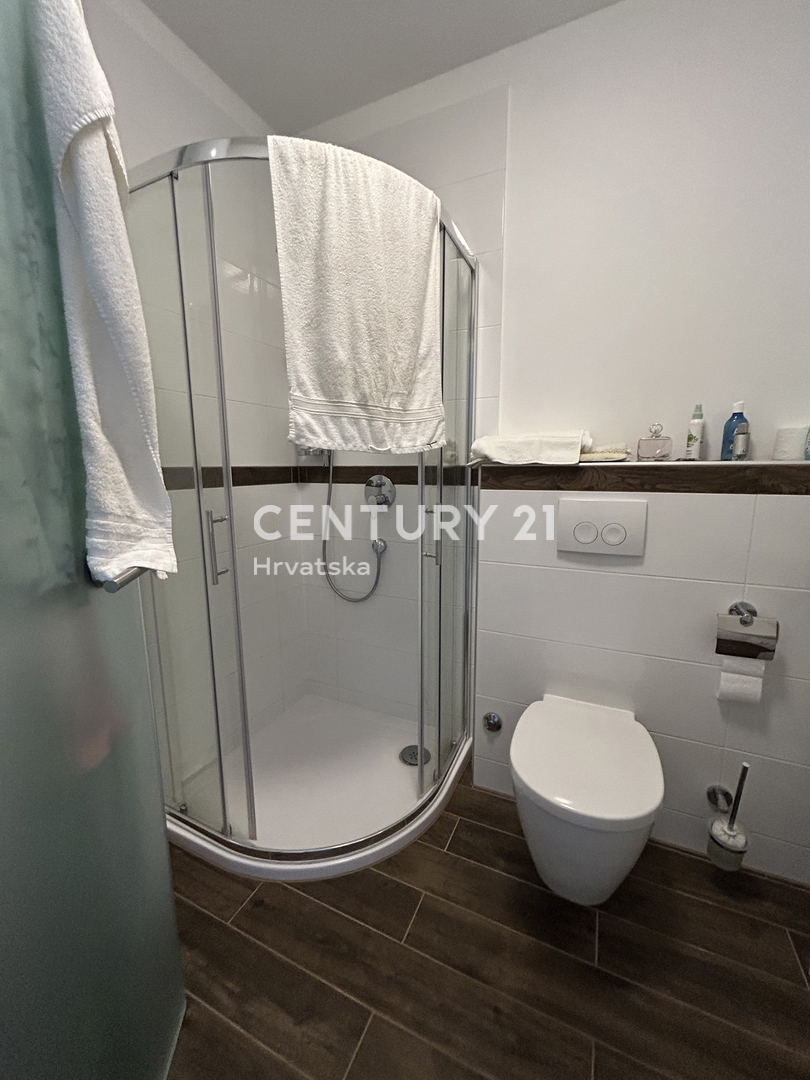 MEDULIN, VOLME, EKSKLUZIVA AGENCIJE, STAN LE 200 METROV OD MORJA IN PLAŽE