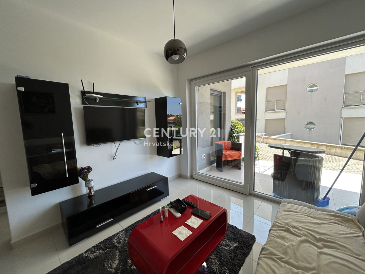 MEDULIN, VOLME, EKSKLUZIVA AGENCIJE, STAN LE 200 METROV OD MORJA IN PLAŽE