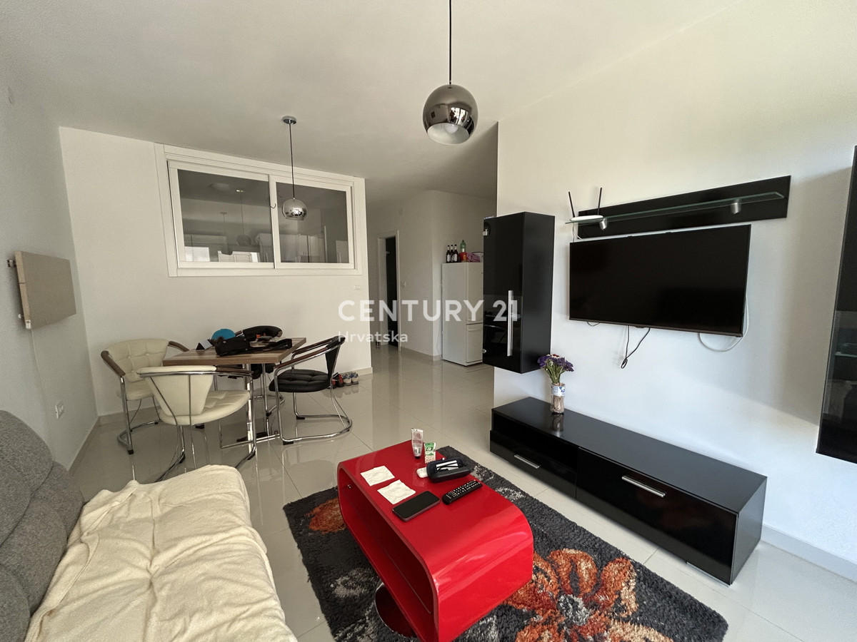 MEDULIN, VOLME, EKSKLUZIVA AGENCIJE, STAN LE 200 METROV OD MORJA IN PLAŽE