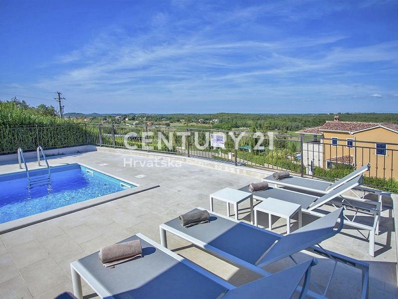 POREČ, PRODAJA SAMOSTOJNA HIŠA S BAZENOM IN ČUDOVITIM POGLEDOM NA MORJE