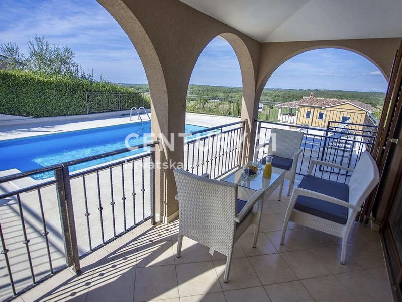 POREČ, PRODAJA SAMOSTOJNA HIŠA S BAZENOM IN ČUDOVITIM POGLEDOM NA MORJE