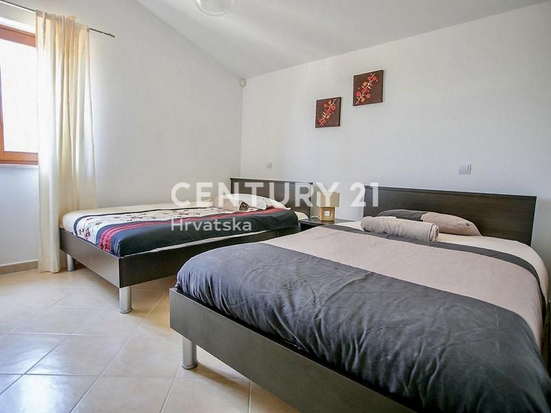 POREČ, PRODAJA SAMOSTOJNA HIŠA S BAZENOM IN ČUDOVITIM POGLEDOM NA MORJE