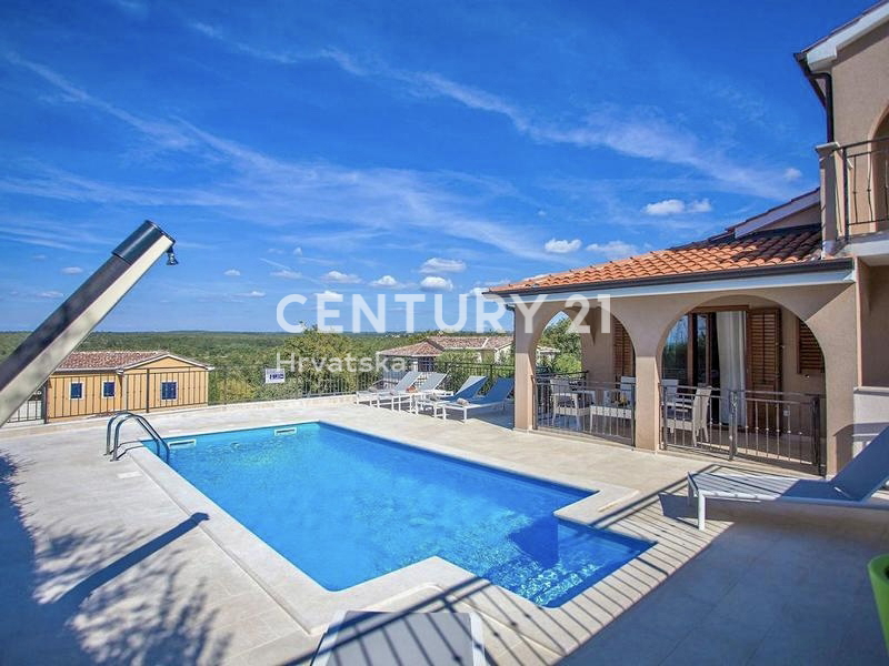 POREČ, PRODAJA SAMOSTOJNA HIŠA S BAZENOM IN ČUDOVITIM POGLEDOM NA MORJE