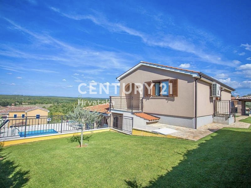 POREČ, PRODAJA SAMOSTOJNA HIŠA S BAZENOM IN ČUDOVITIM POGLEDOM NA MORJE
