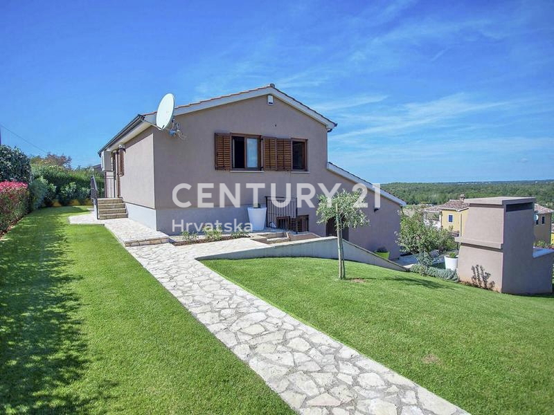 POREČ, PRODAJA SAMOSTOJNA HIŠA S BAZENOM IN ČUDOVITIM POGLEDOM NA MORJE