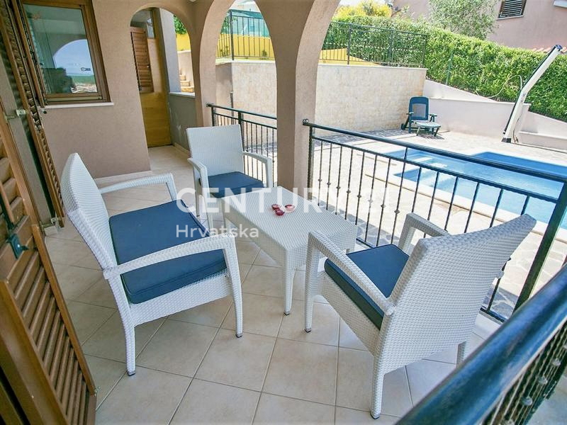 POREČ, PRODAJA SAMOSTOJNA HIŠA S BAZENOM IN ČUDOVITIM POGLEDOM NA MORJE