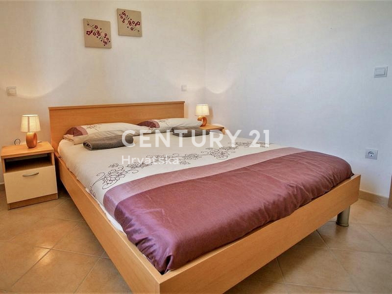 POREČ, PRODAJA SAMOSTOJNA HIŠA S BAZENOM IN ČUDOVITIM POGLEDOM NA MORJE