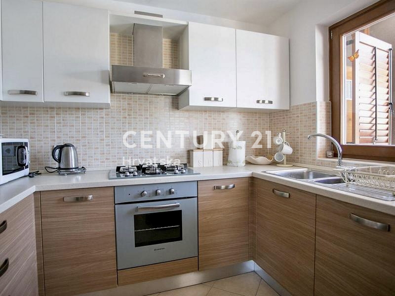 POREČ, PRODAJA SAMOSTOJNA HIŠA S BAZENOM IN ČUDOVITIM POGLEDOM NA MORJE