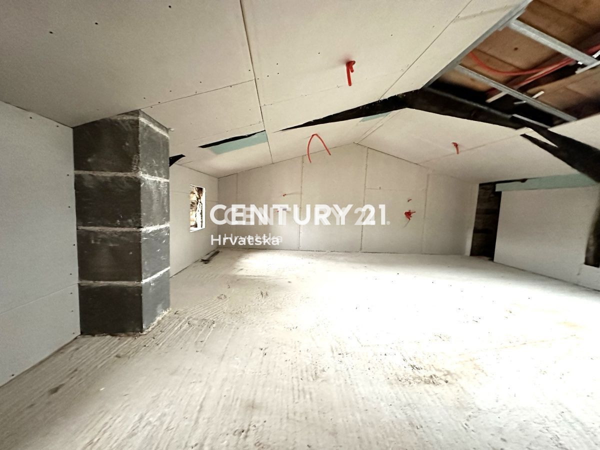 POREČ, VIŠNJAN, RENOVIRANA VRSTNA HIŠA