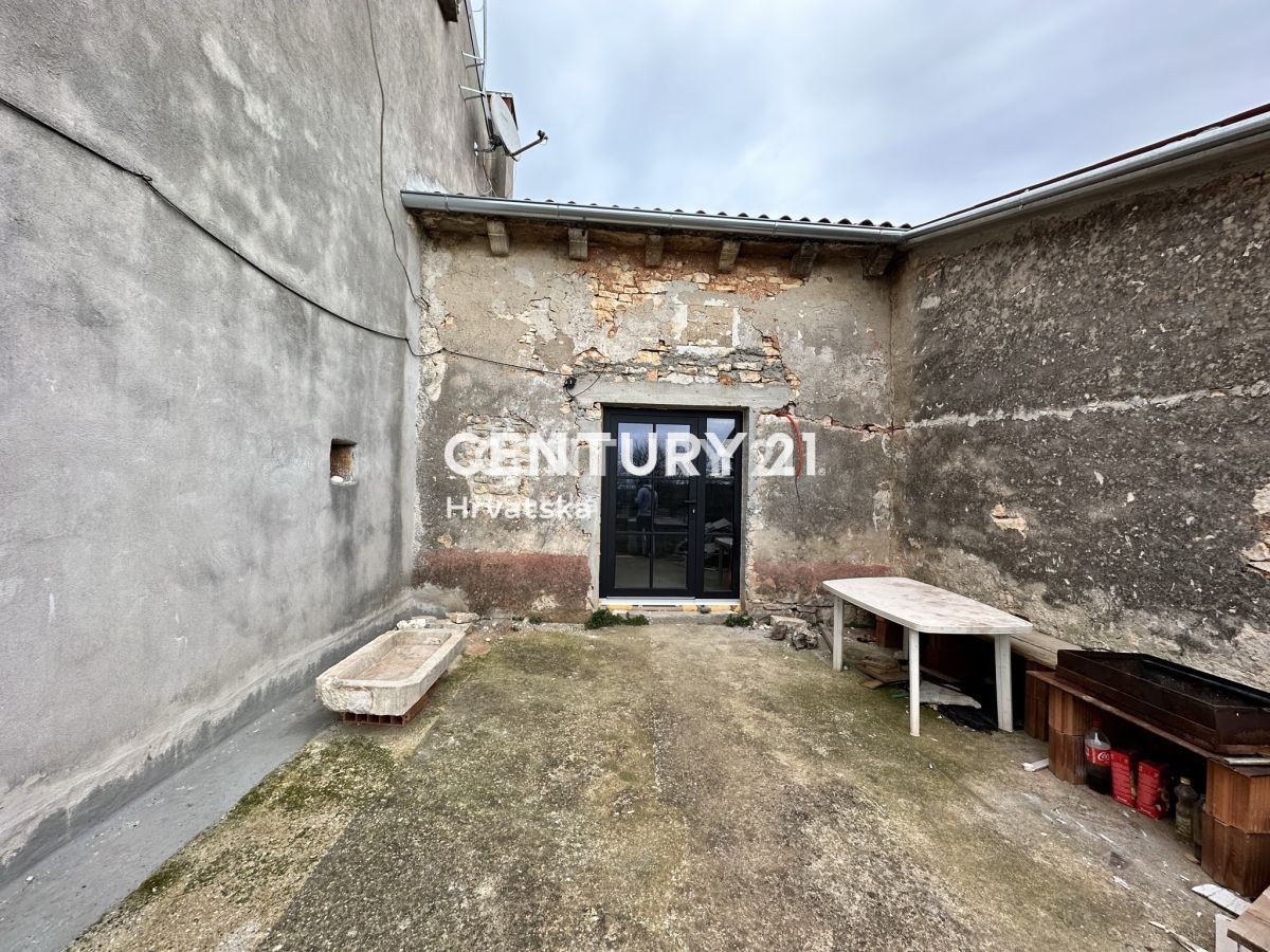 POREČ, VIŠNJAN, RENOVIRANA VRSTNA HIŠA