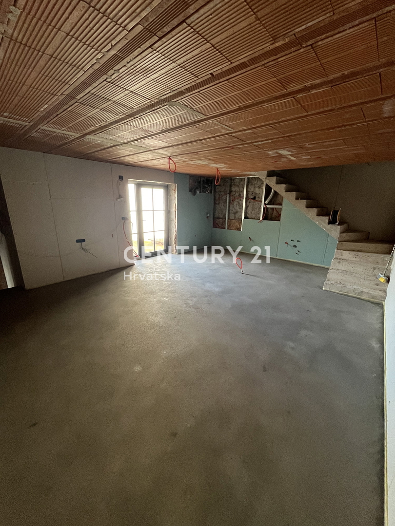 POREČ, VIŠNJAN, RENOVIRANA VRSTNA HIŠA