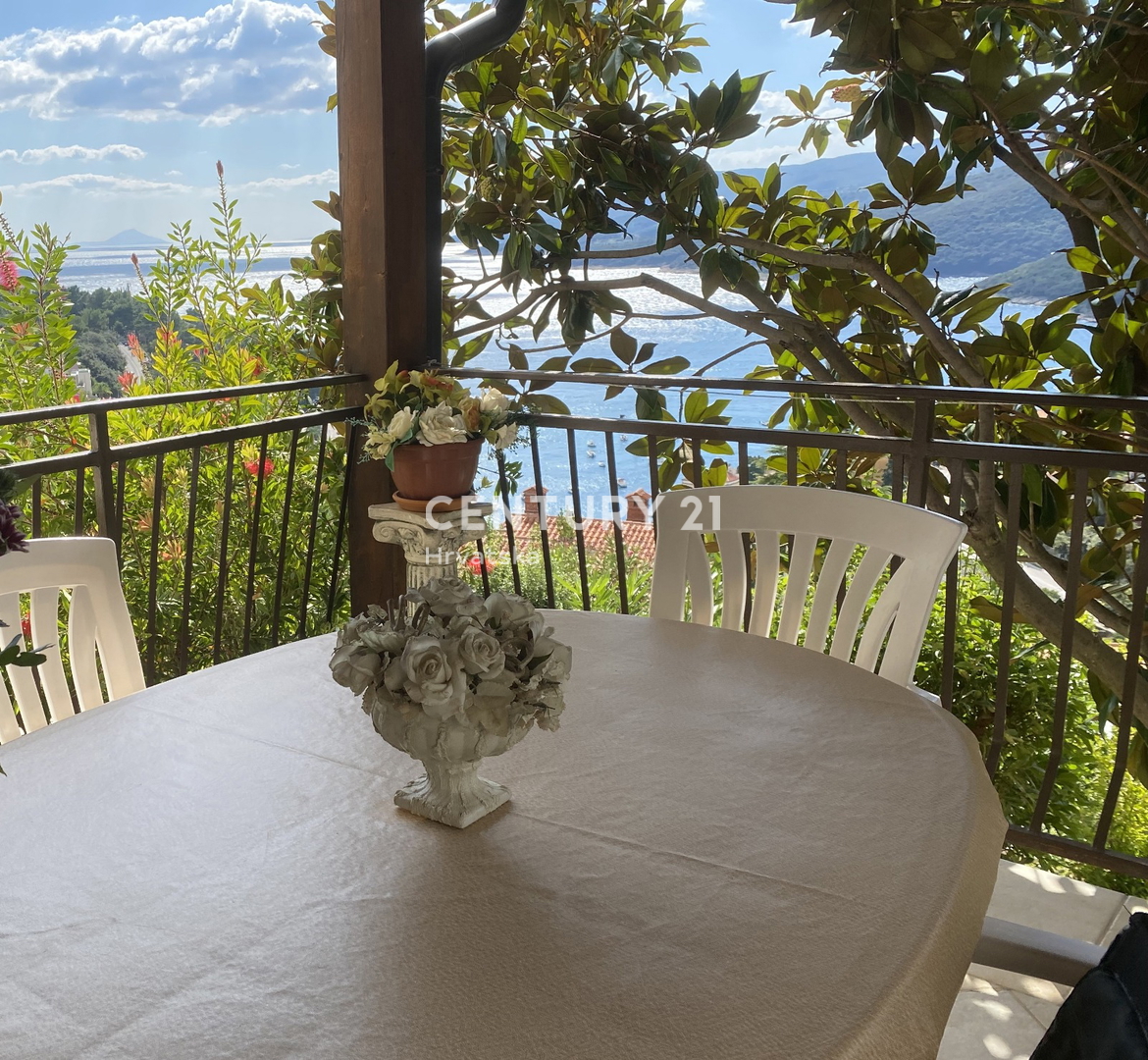 LABIN, RABAC, HIŠA S 4 STANOVANJI, ODPRT POGLED NA MORJE IN STARI GRAD LABIN