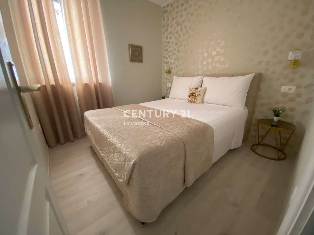 LABIN, RABAC, HIŠA S 4 STANOVANJI, ODPRT POGLED NA MORJE IN STARI GRAD LABIN