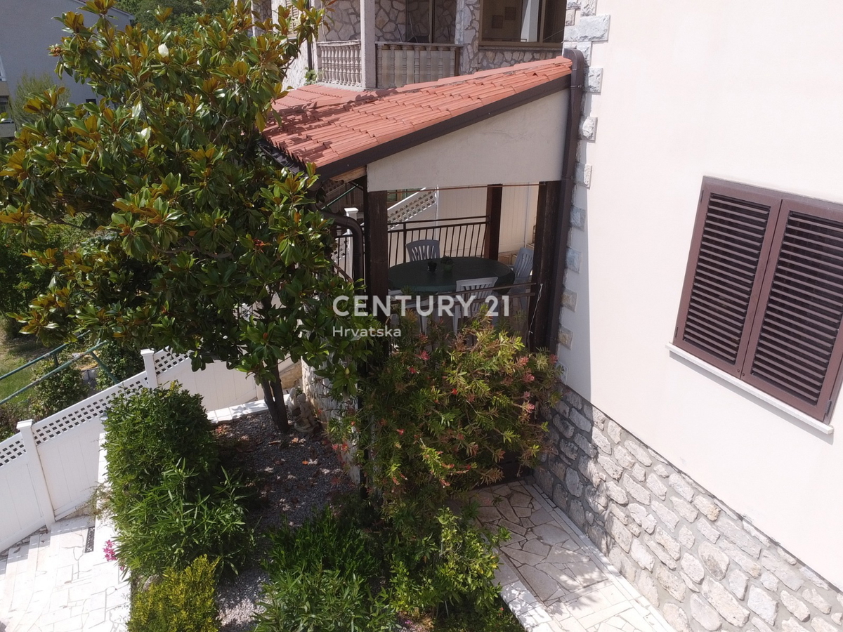 LABIN, RABAC, HIŠA S 4 STANOVANJI, ODPRT POGLED NA MORJE IN STARI GRAD LABIN