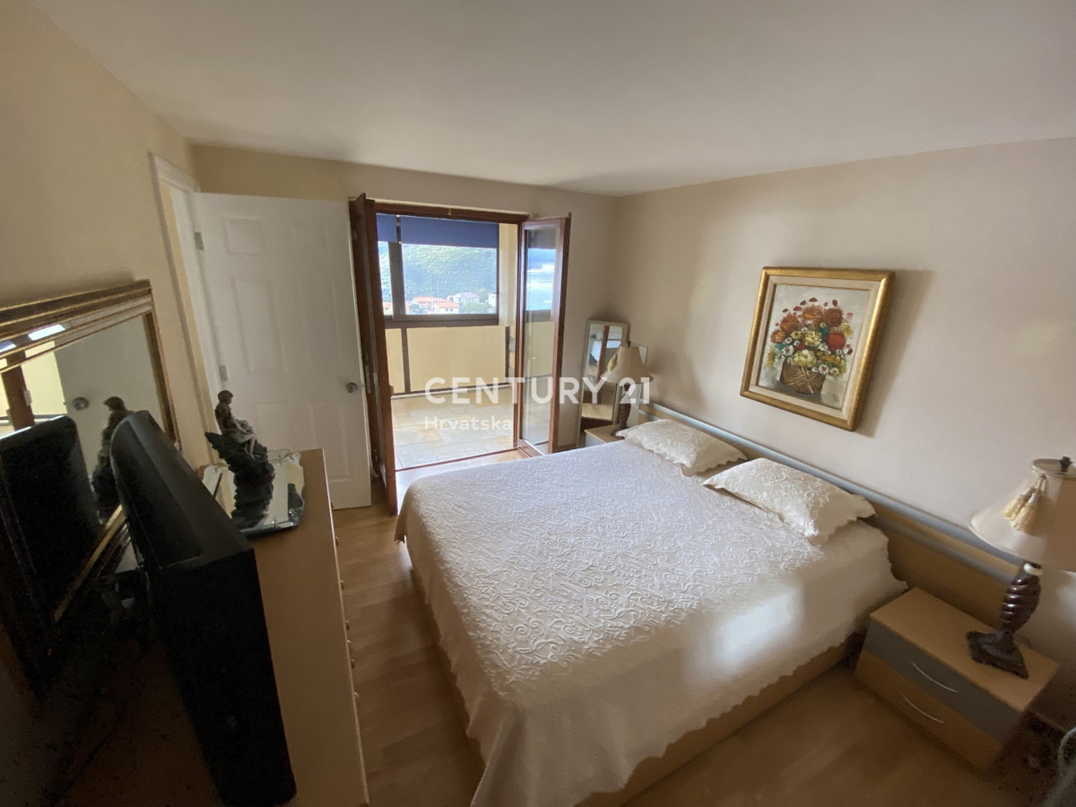 LABIN, RABAC, HIŠA S 4 STANOVANJI, ODPRT POGLED NA MORJE IN STARI GRAD LABIN