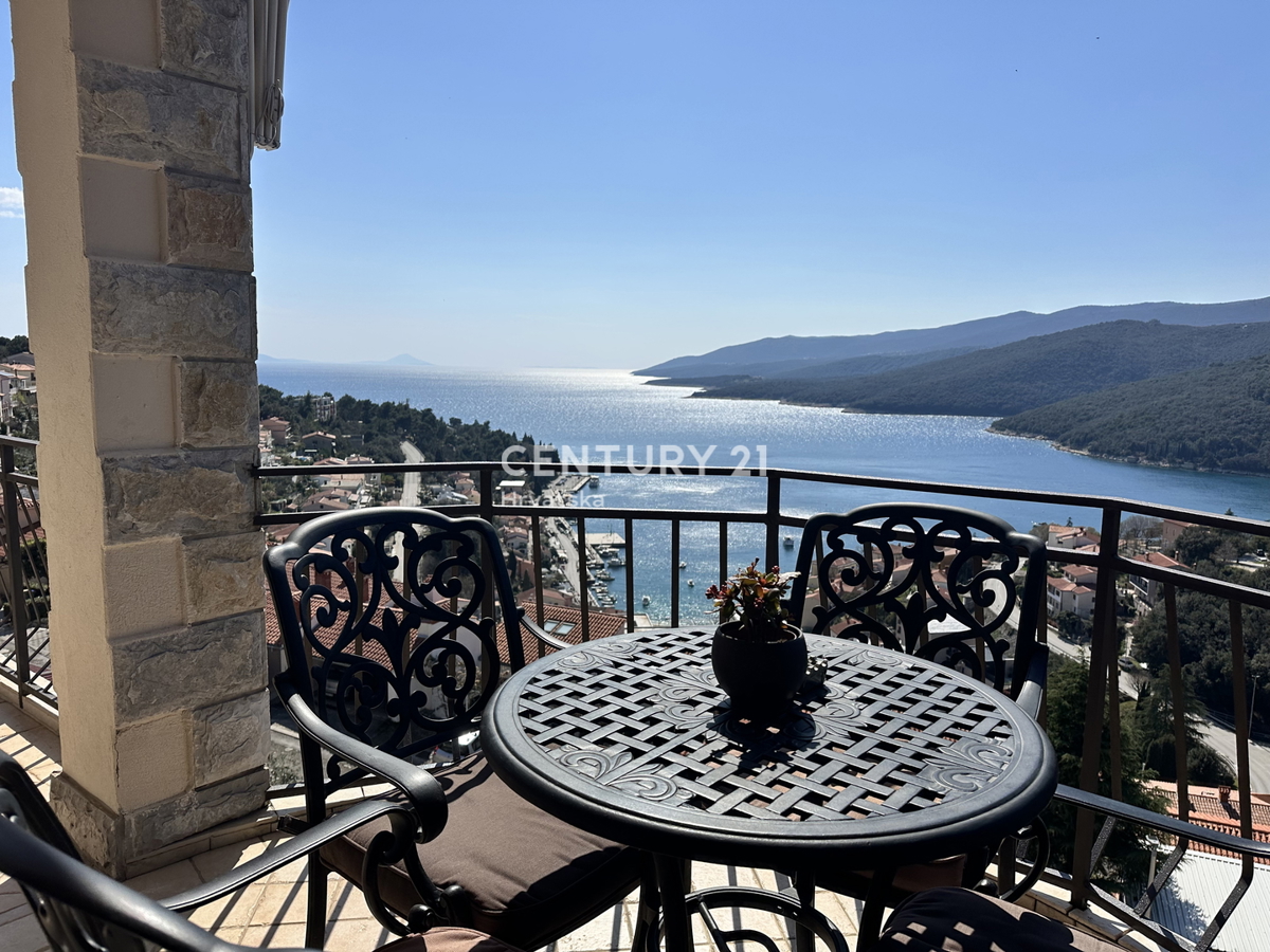 LABIN, RABAC, HIŠA S 4 STANOVANJI, ODPRT POGLED NA MORJE IN STARI GRAD LABIN