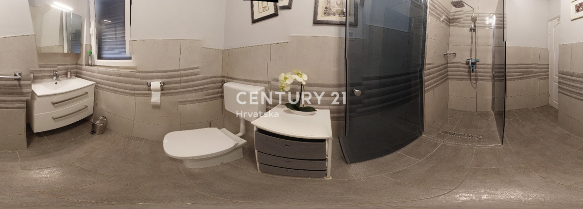 LABIN, RABAC, HIŠA S 4 STANOVANJI, ODPRT POGLED NA MORJE IN STARI GRAD LABIN