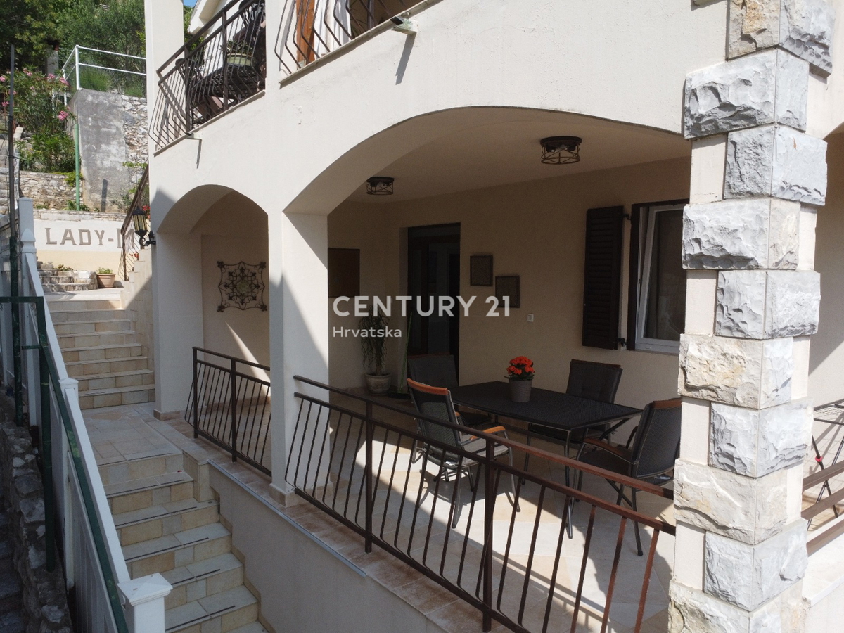 LABIN, RABAC, HIŠA S 4 STANOVANJI, ODPRT POGLED NA MORJE IN STARI GRAD LABIN