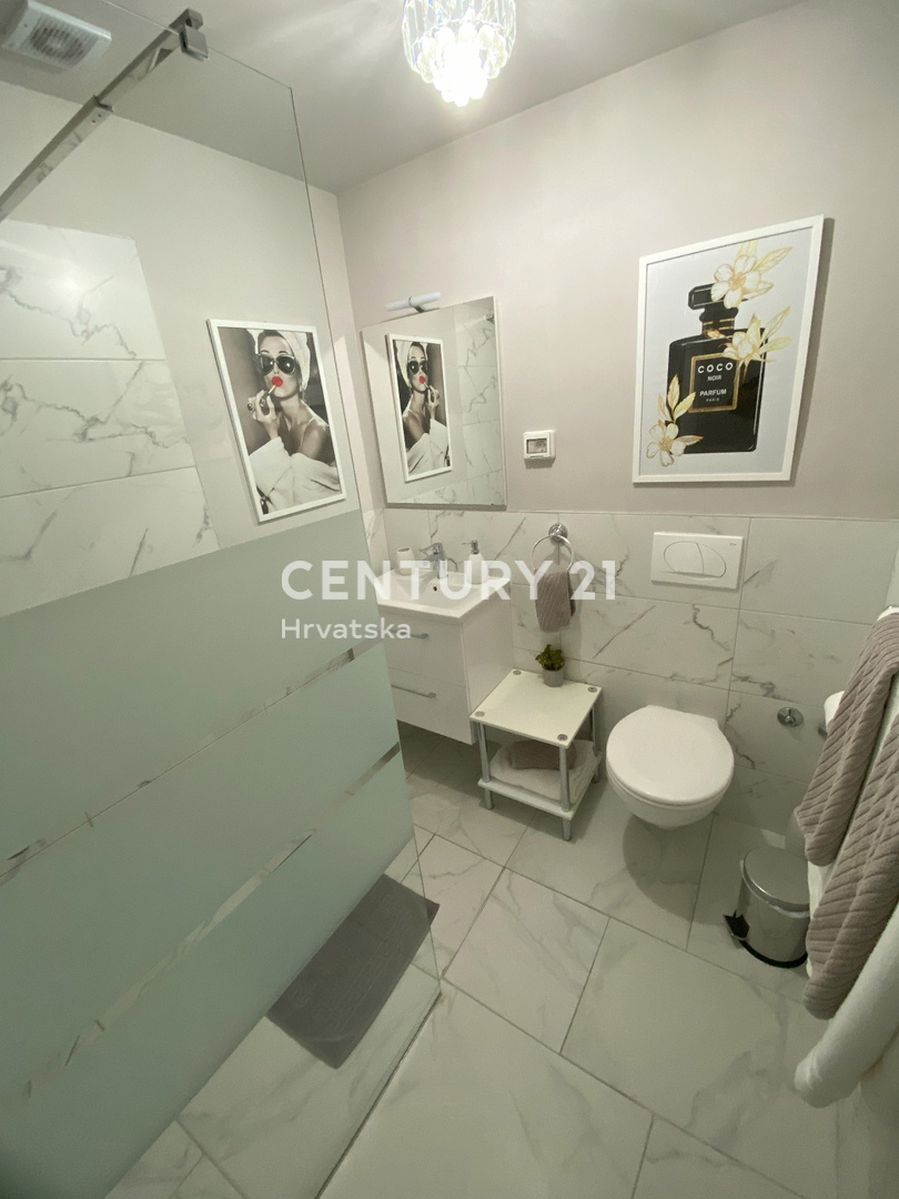 LABIN, RABAC, HIŠA S 4 STANOVANJI, ODPRT POGLED NA MORJE IN STARI GRAD LABIN