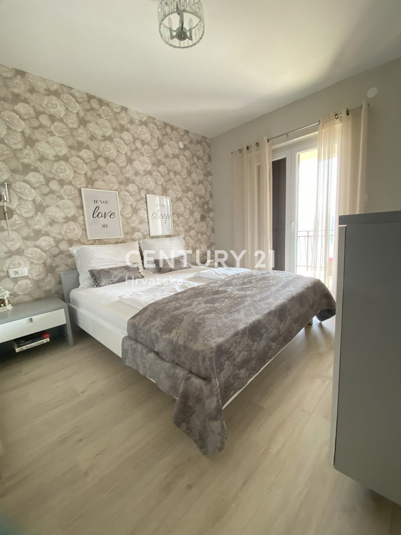 LABIN, RABAC, HIŠA S 4 STANOVANJI, ODPRT POGLED NA MORJE IN STARI GRAD LABIN