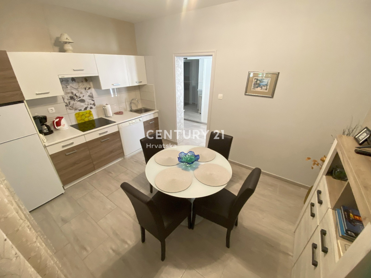 LABIN, RABAC, HIŠA S 4 STANOVANJI, ODPRT POGLED NA MORJE IN STARI GRAD LABIN