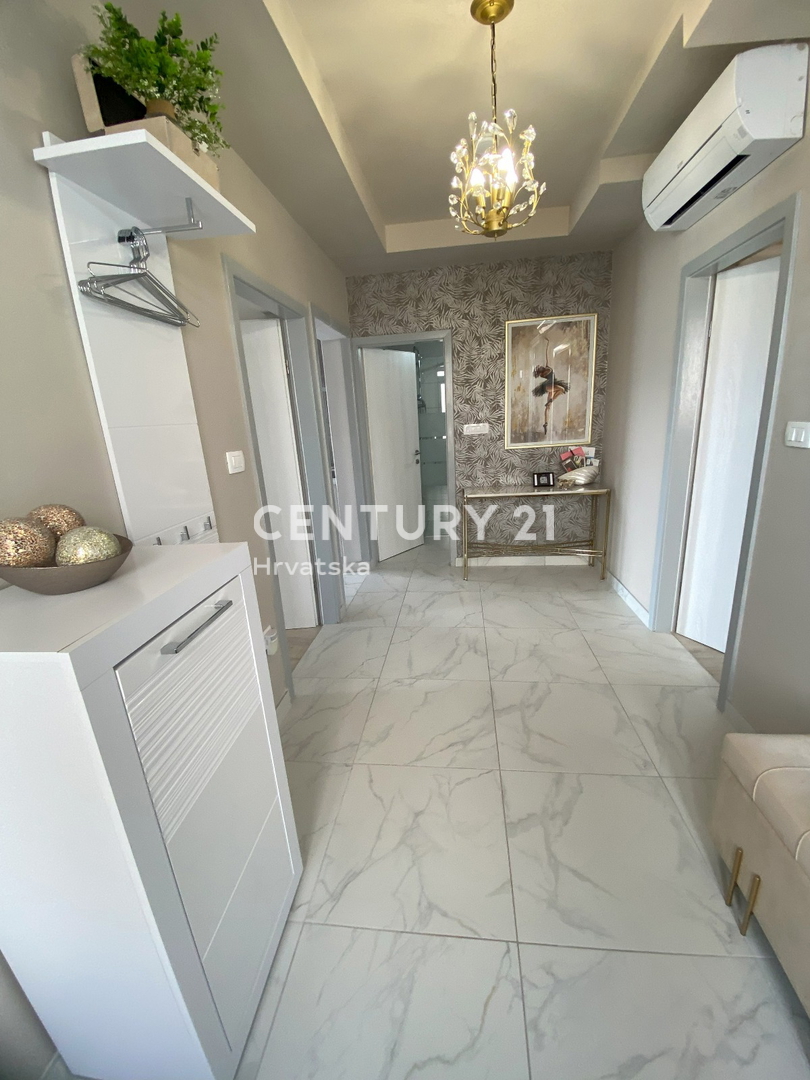 LABIN, RABAC, HIŠA S 4 STANOVANJI, ODPRT POGLED NA MORJE IN STARI GRAD LABIN