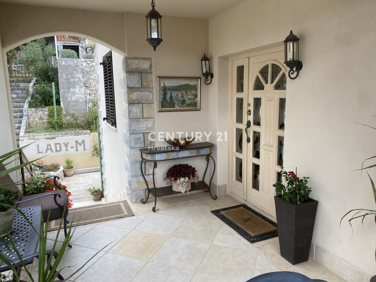 LABIN, RABAC, HIŠA S 4 STANOVANJI, ODPRT POGLED NA MORJE IN STARI GRAD LABIN