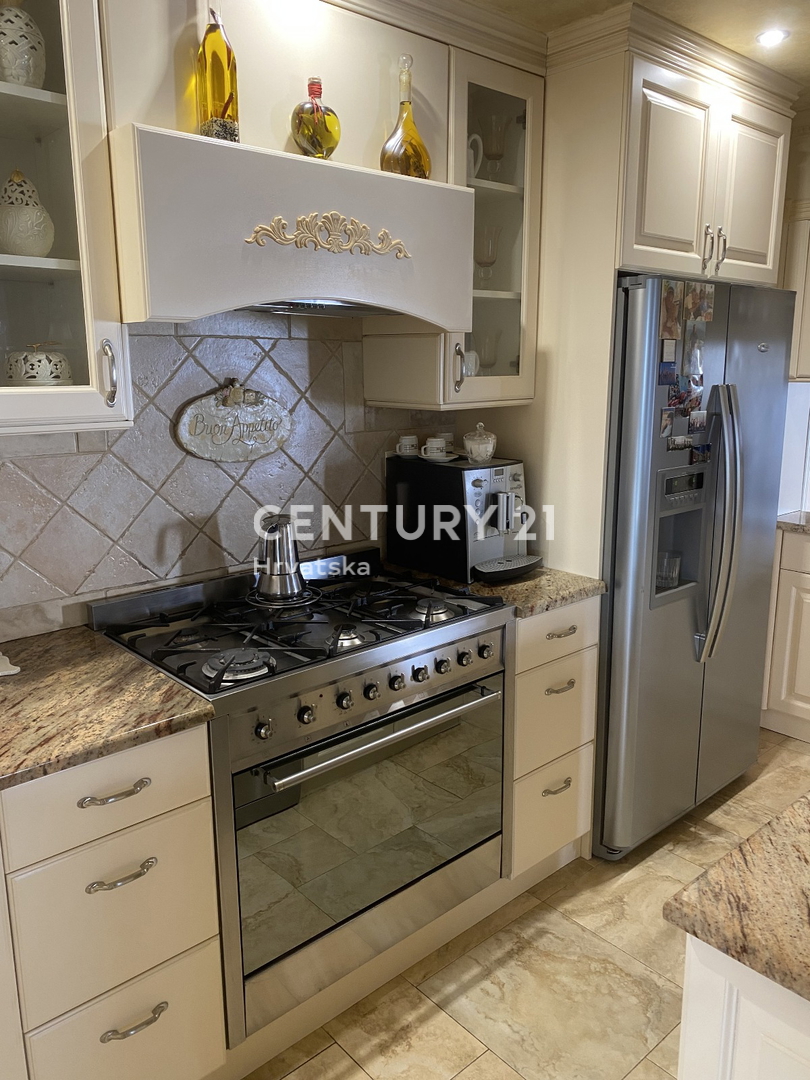 LABIN, RABAC, HIŠA S 4 STANOVANJI, ODPRT POGLED NA MORJE IN STARI GRAD LABIN