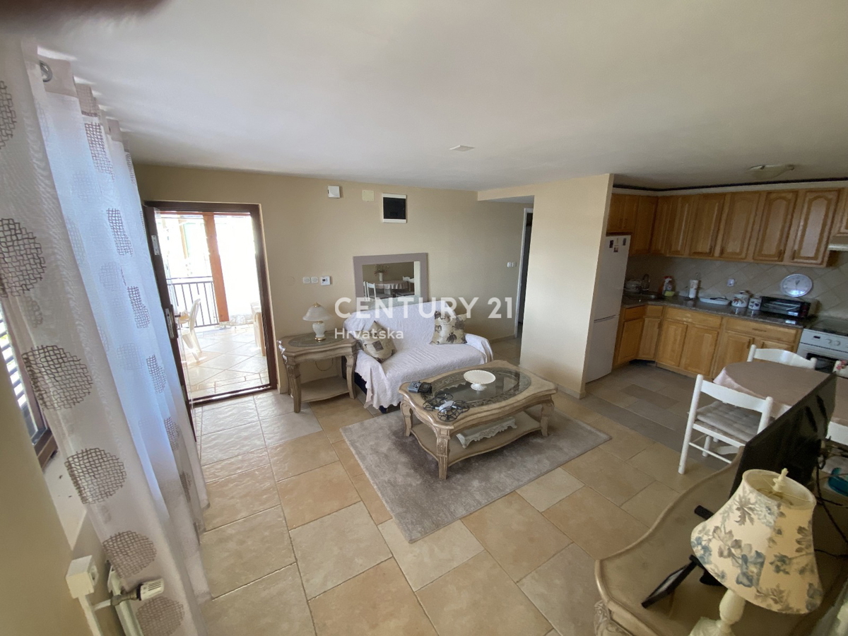 LABIN, RABAC, HIŠA S 4 STANOVANJI, ODPRT POGLED NA MORJE IN STARI GRAD LABIN