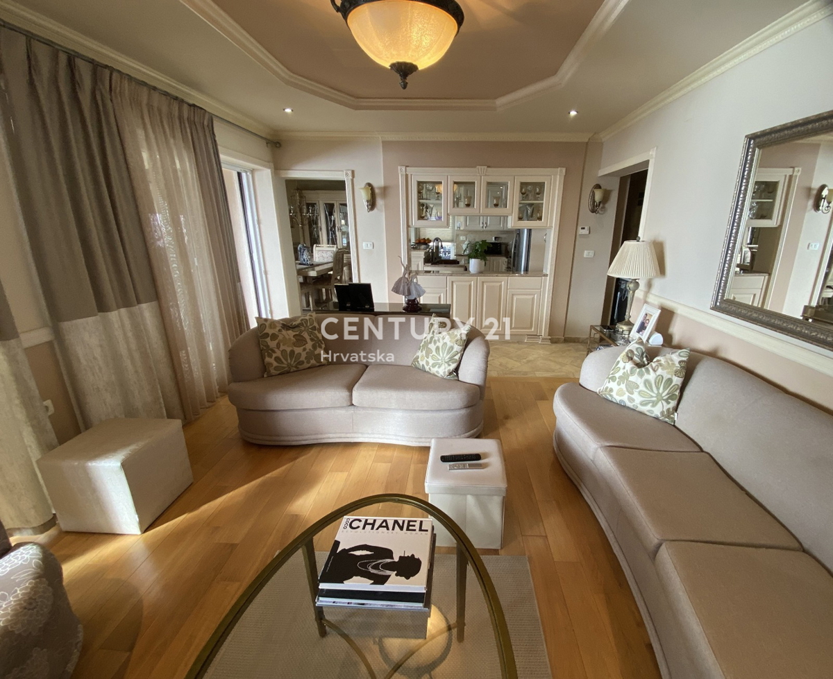 LABIN, RABAC, HIŠA S 4 STANOVANJI, ODPRT POGLED NA MORJE IN STARI GRAD LABIN