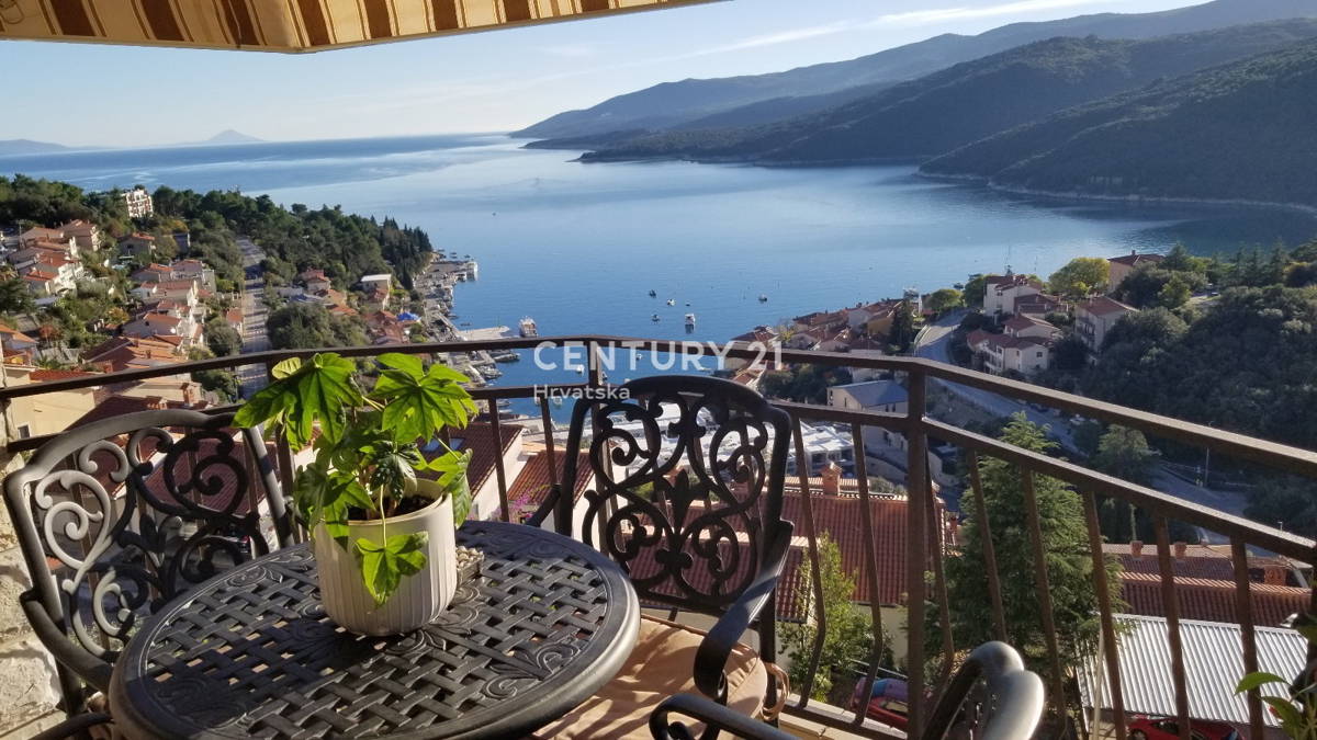 LABIN, RABAC, HIŠA S 4 STANOVANJI, ODPRT POGLED NA MORJE IN STARI GRAD LABIN