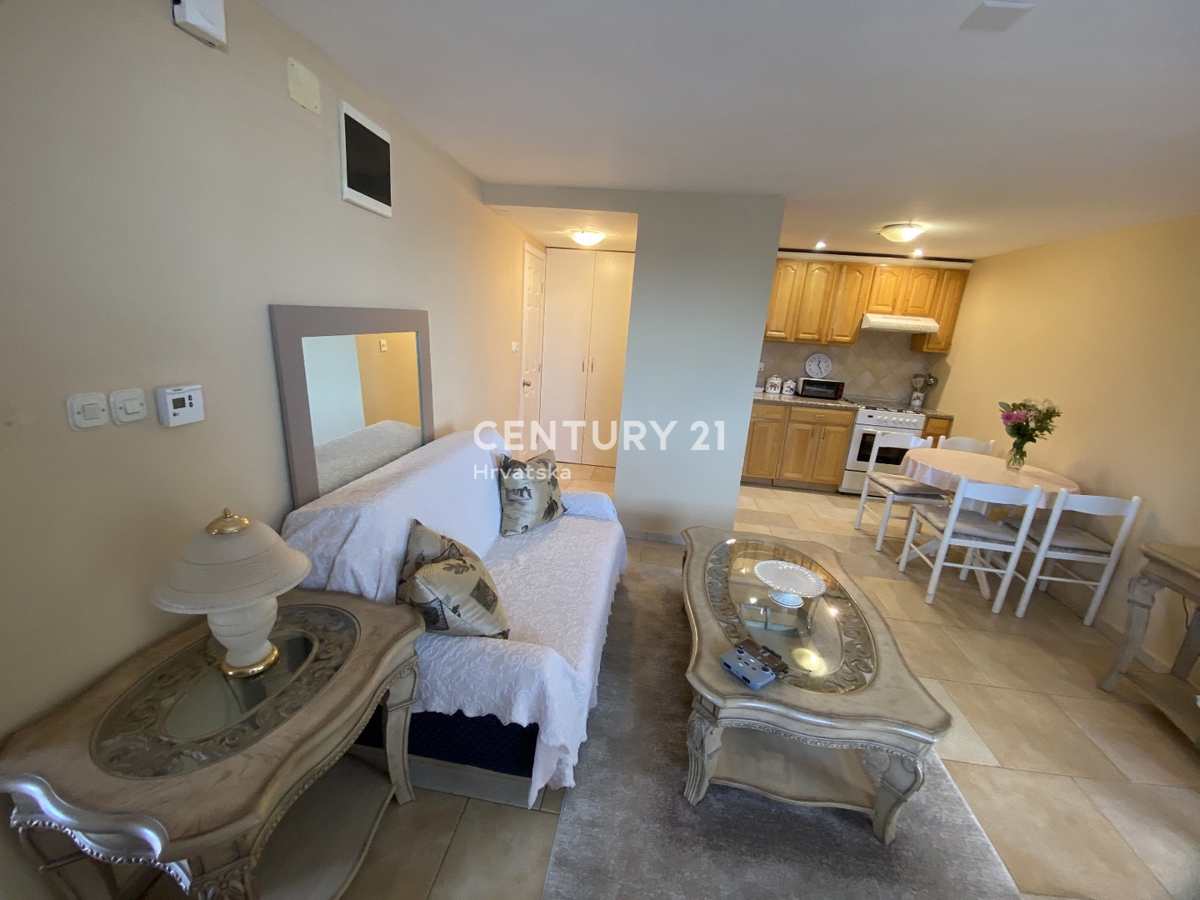 LABIN, RABAC, HIŠA S 4 STANOVANJI, ODPRT POGLED NA MORJE IN STARI GRAD LABIN