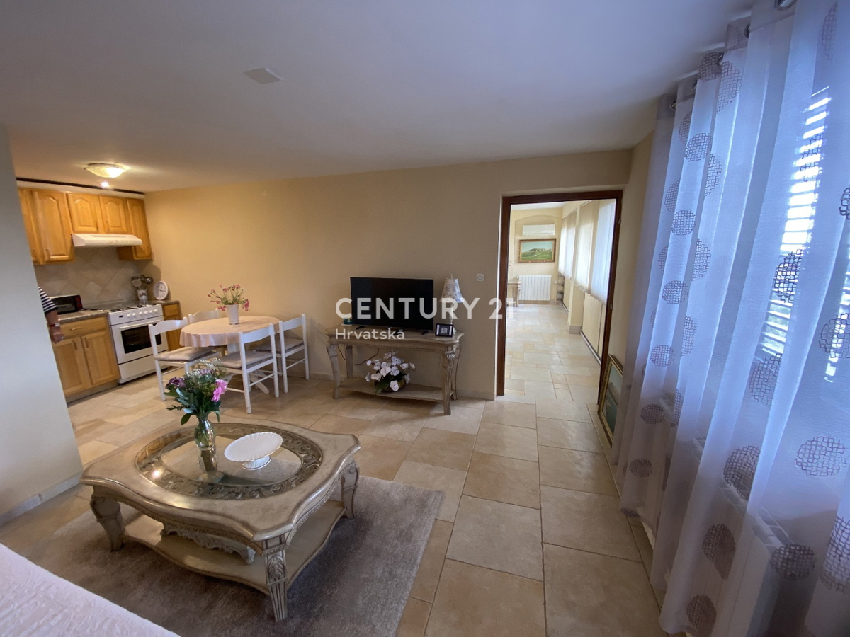 LABIN, RABAC, HIŠA S 4 STANOVANJI, ODPRT POGLED NA MORJE IN STARI GRAD LABIN